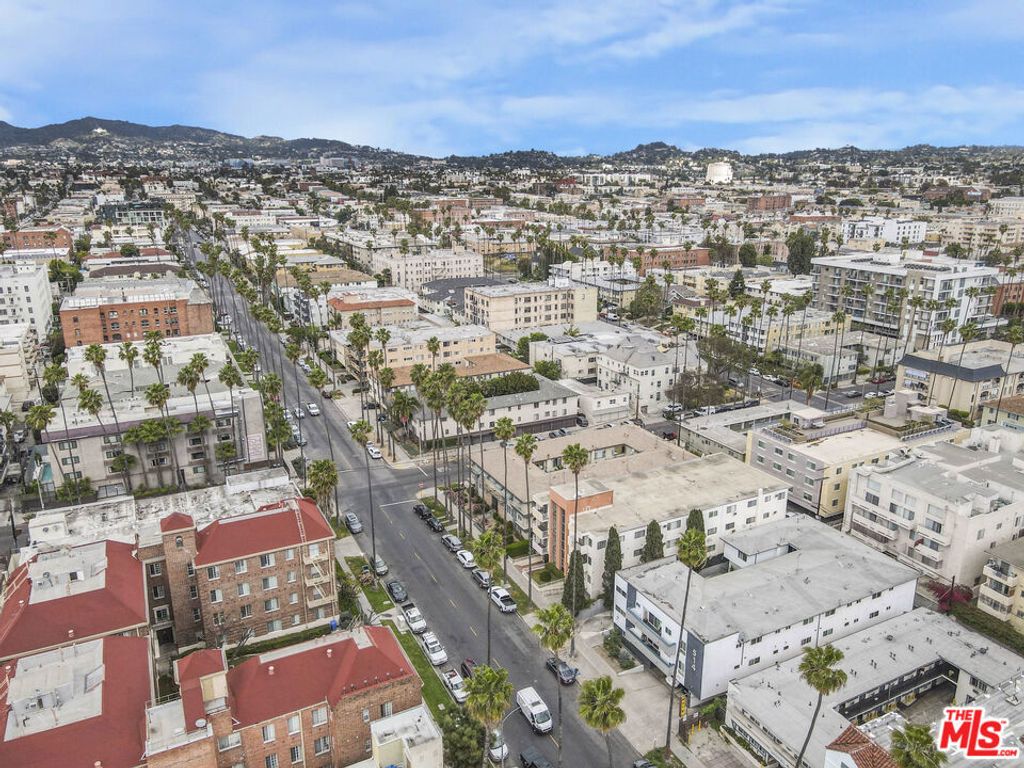 Image 8 of property listing at 514 S Mariposa Avenue, Los Angeles, CA 90020