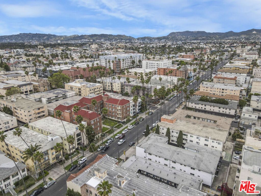 Image 9 of property listing at 514 S Mariposa Avenue, Los Angeles, CA 90020