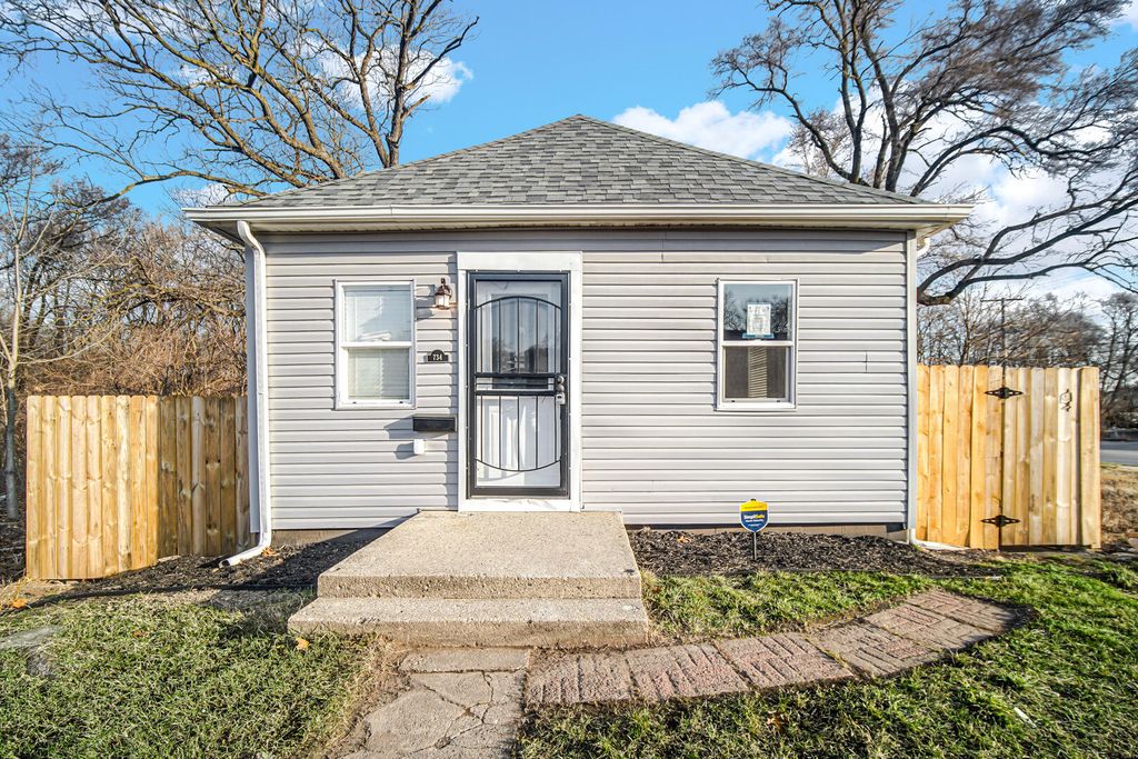 734 E 41st Avenue, Gary, IN 46409