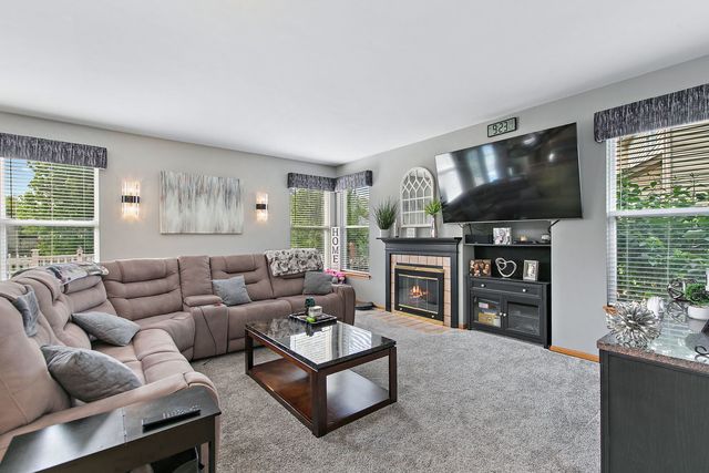 1961 Broadsmore Drive, Algonquin, IL 60102