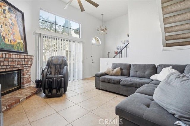 14325 Foothill 9, Sylmar (los Angeles), CA 91342
