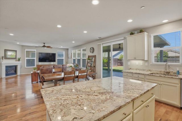 6409 Garland Way, Roseville, CA 95747