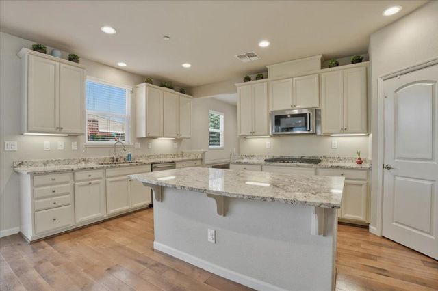 6409 Garland Way, Roseville, CA 95747