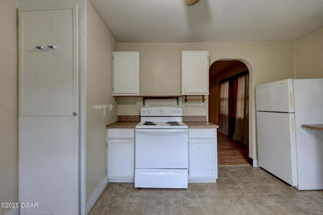 702 N Ball Street, Webb City, MO 64870