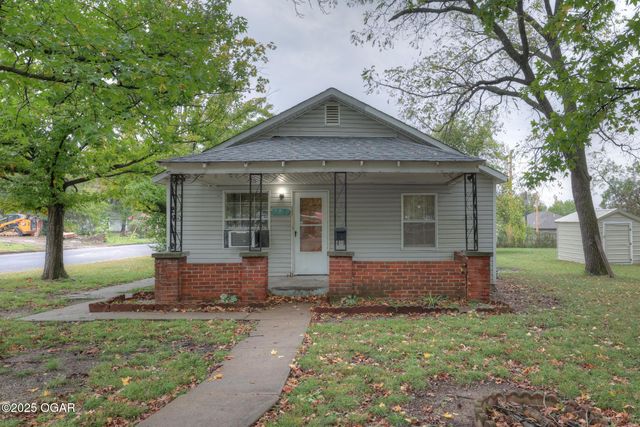 702 N Ball Street, Webb City, MO 64870