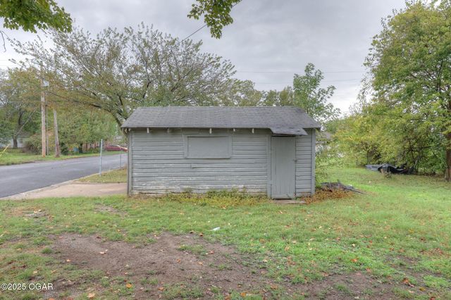 702 N Ball Street, Webb City, MO 64870