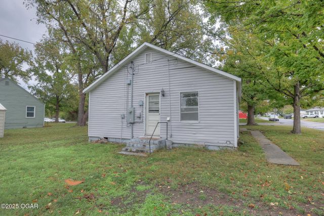 702 N Ball Street, Webb City, MO 64870