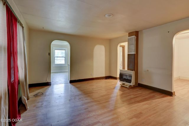 702 N Ball Street, Webb City, MO 64870