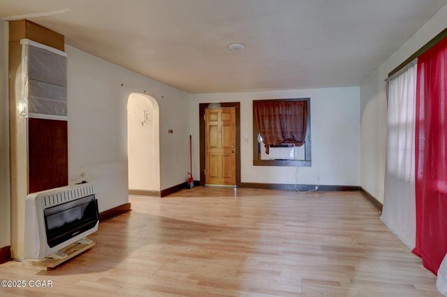 702 N Ball Street, Webb City, MO 64870