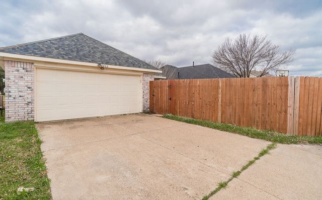 2800 Helen Lane, Mesquite, TX 75181