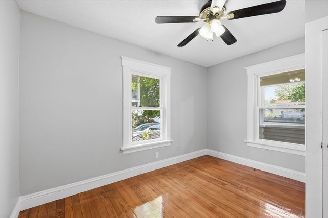 62 Kenyon St, Springfield, MA 01109