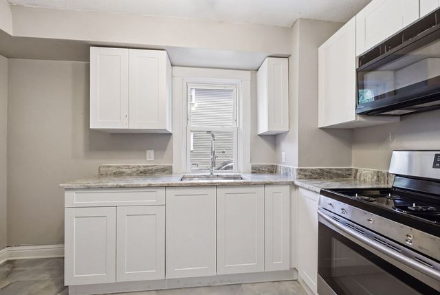 62 Kenyon St, Springfield, MA 01109