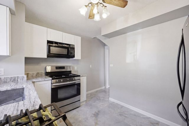 62 Kenyon St, Springfield, MA 01109
