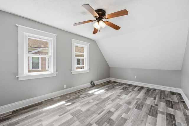 62 Kenyon St, Springfield, MA 01109