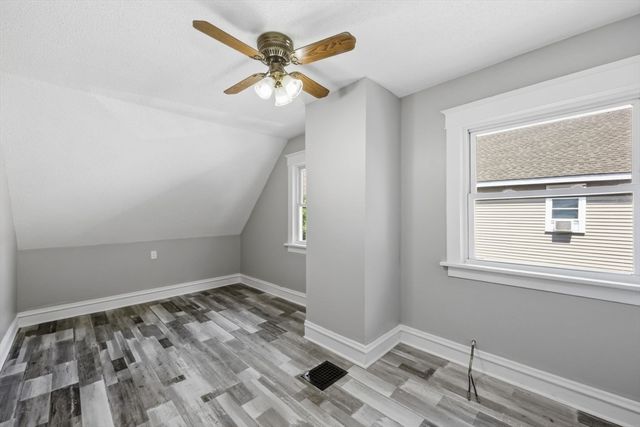62 Kenyon St, Springfield, MA 01109