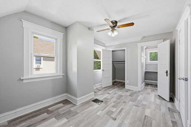 62 Kenyon St, Springfield, MA 01109