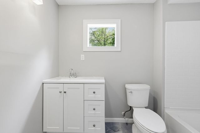 62 Kenyon St, Springfield, MA 01109