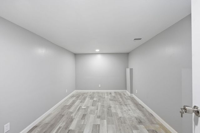 62 Kenyon St, Springfield, MA 01109