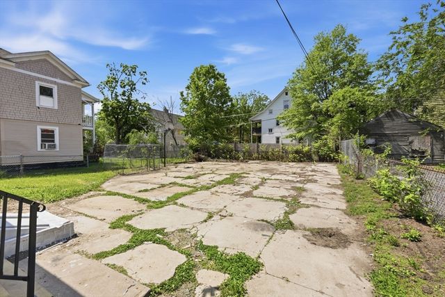 62 Kenyon St, Springfield, MA 01109