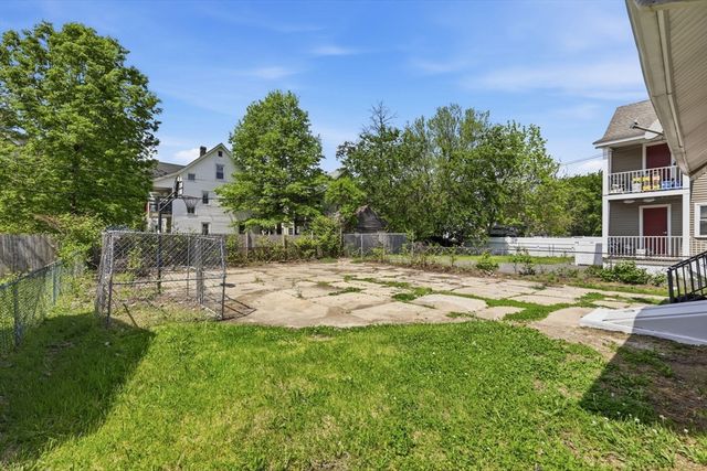 62 Kenyon St, Springfield, MA 01109