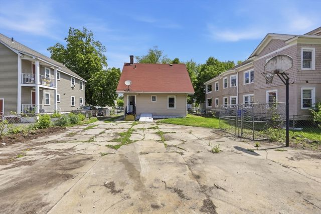 62 Kenyon St, Springfield, MA 01109