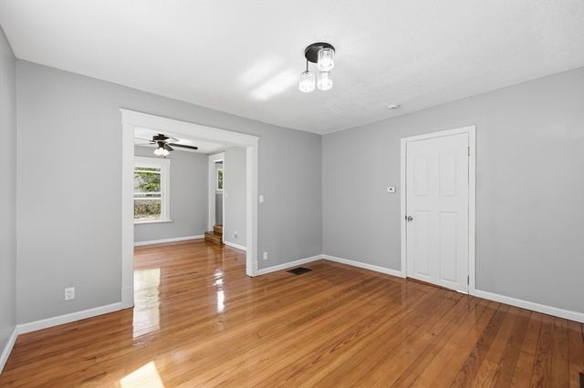 62 Kenyon St, Springfield, MA 01109