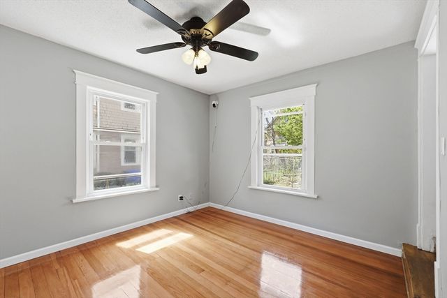 62 Kenyon St, Springfield, MA 01109