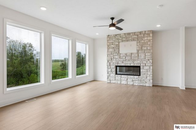 12351 S 86th Street, Papillion, NE 68046