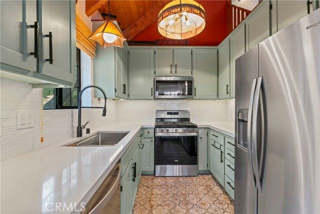 1364 Toronto Drive, Lake Arrowhead, CA 92352