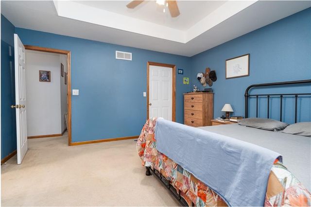 120 Hillside Drive Drive, Baldwin City, KS 66006