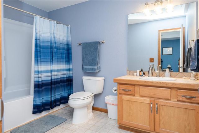 120 Hillside Drive Drive, Baldwin City, KS 66006