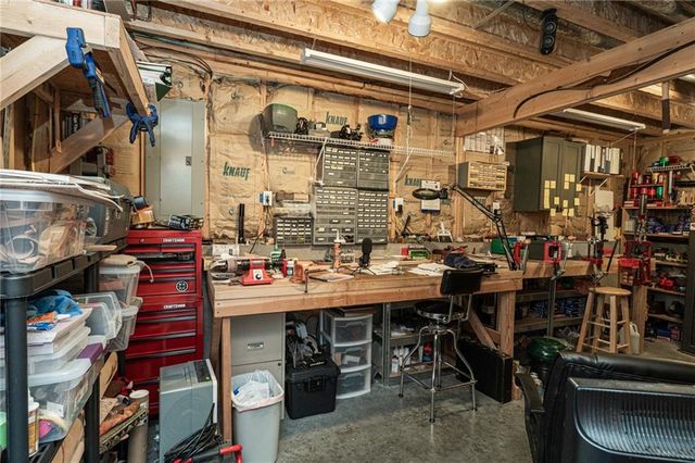 120 Hillside Drive Drive, Baldwin City, KS 66006