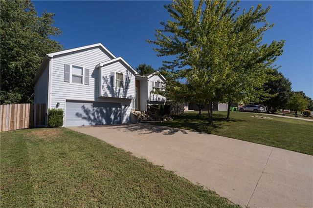 120 Hillside Drive Drive, Baldwin City, KS 66006