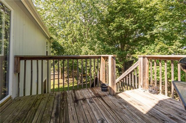 120 Hillside Drive Drive, Baldwin City, KS 66006