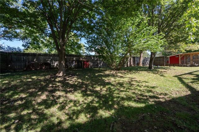 120 Hillside Drive Drive, Baldwin City, KS 66006