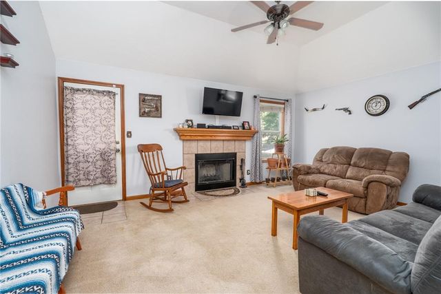 120 Hillside Drive Drive, Baldwin City, KS 66006