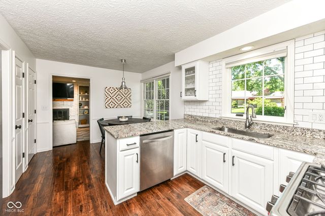 485 Meadowview Court, Carmel, IN 46032