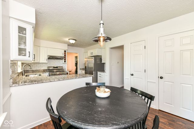 485 Meadowview Court, Carmel, IN 46032