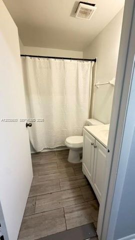 3433 NW 44th Street 203, Oakland Park, FL 33309