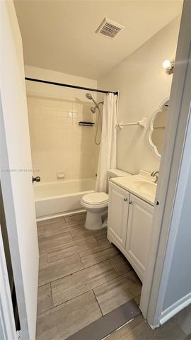 3433 NW 44th Street 203, Oakland Park, FL 33309