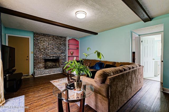 4430 Woodgate Ln, Louisville, KY 40220