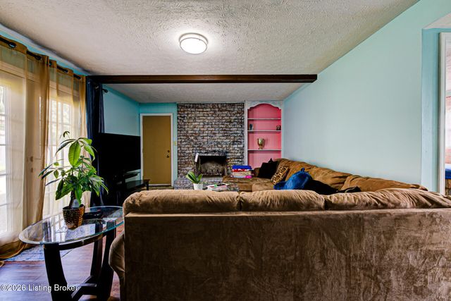 4430 Woodgate Ln, Louisville, KY 40220