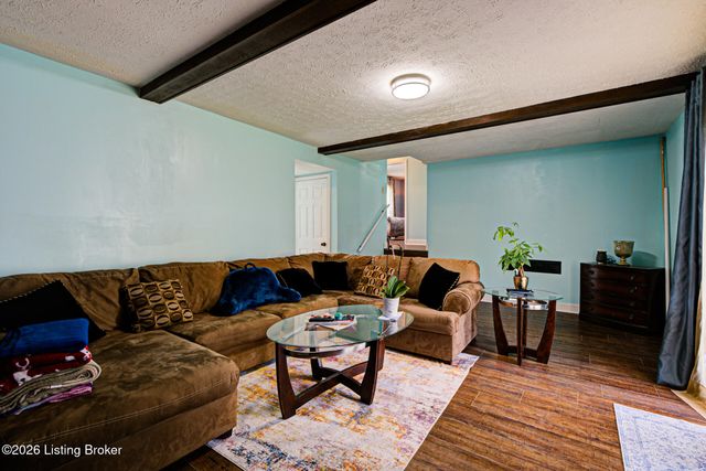 4430 Woodgate Ln, Louisville, KY 40220