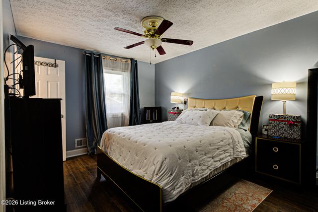 4430 Woodgate Ln, Louisville, KY 40220
