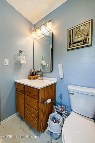 4430 Woodgate Ln, Louisville, KY 40220