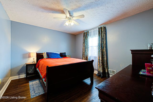 4430 Woodgate Ln, Louisville, KY 40220