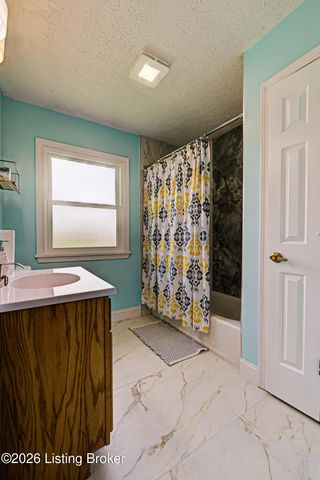 4430 Woodgate Ln, Louisville, KY 40220