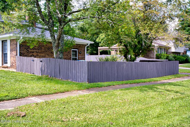 4430 Woodgate Ln, Louisville, KY 40220