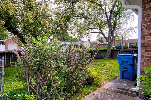 4430 Woodgate Ln, Louisville, KY 40220