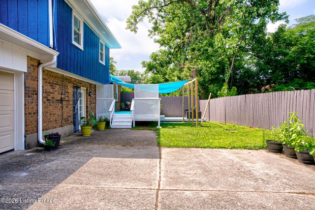 4430 Woodgate Ln, Louisville, KY 40220